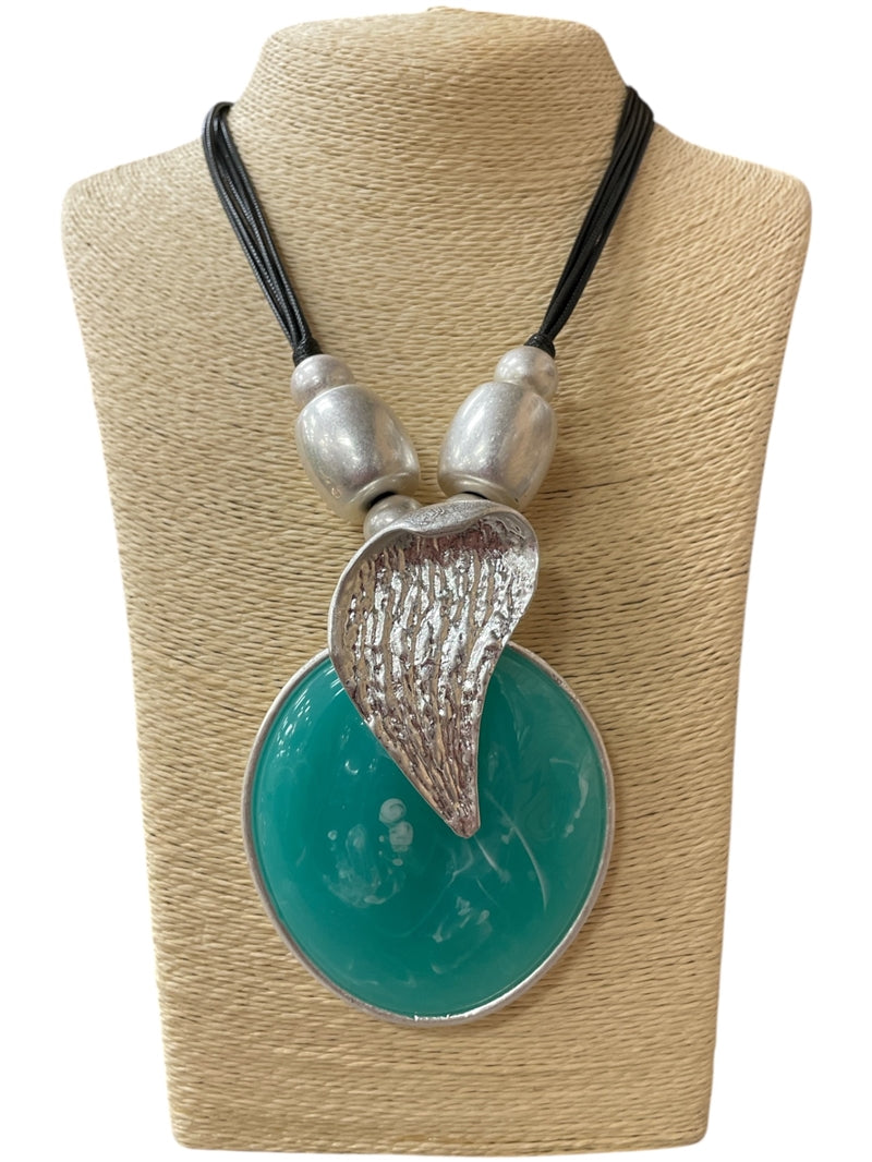 LARGE STONE GOLD LEAF SHORT NECKLACE