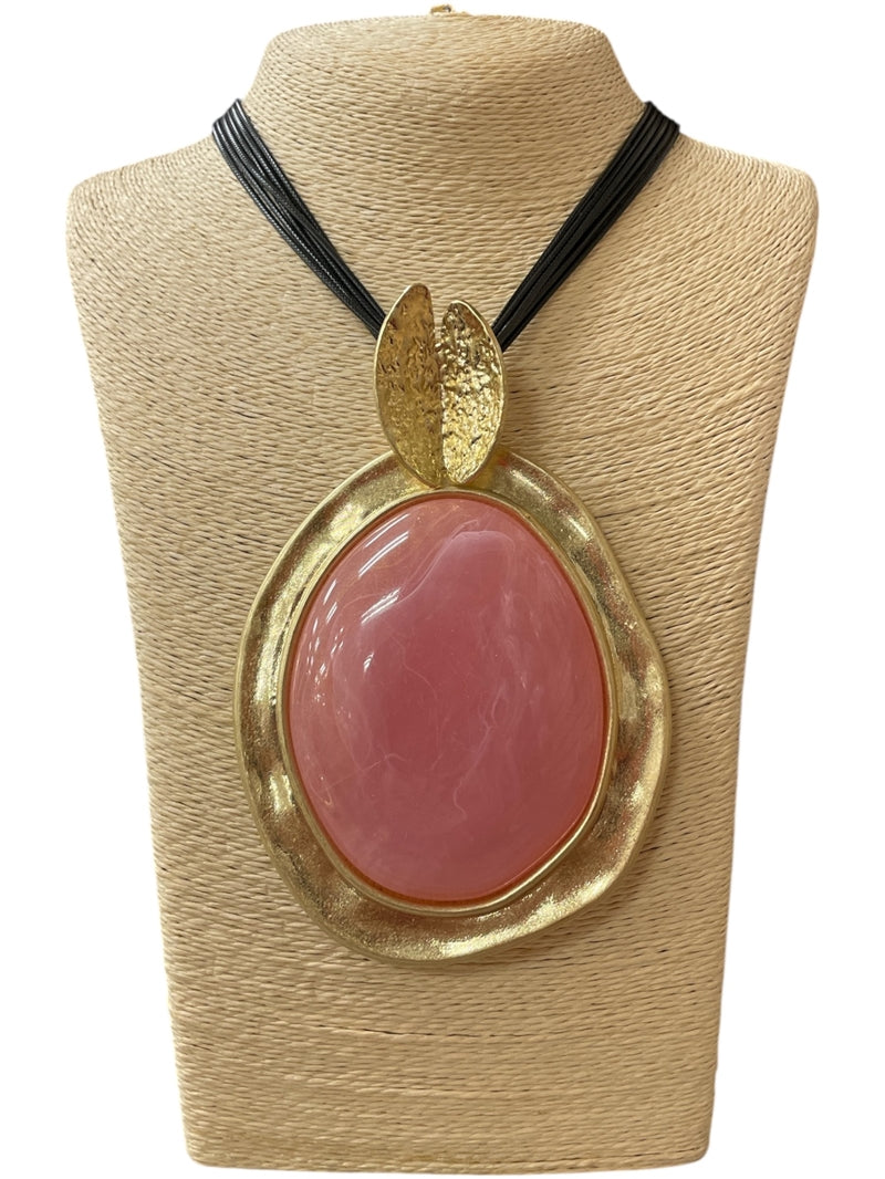 LIGHT PINK OVAL STONE GOLD SHORT NECKLACE