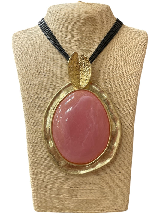 LIGHT PINK OVAL STONE GOLD SHORT NECKLACE