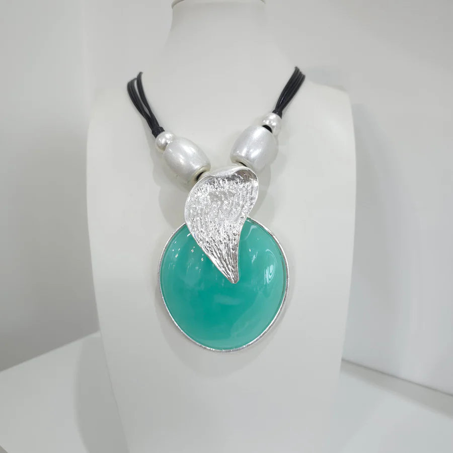 LARGE STONE GOLD LEAF SHORT NECKLACE